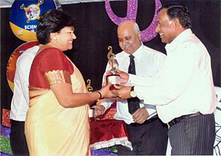 Mrs. Rajani Shekhar receiving an award from Mr. Gerry Arathoon, Chief Executive & Secretary , CISCE as our student Rabi Shanker Guha topped Bihar & Jharkhand in ISC 2010.